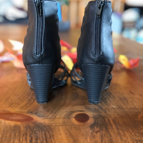 Black strappy sandals - Picture 7 of 7